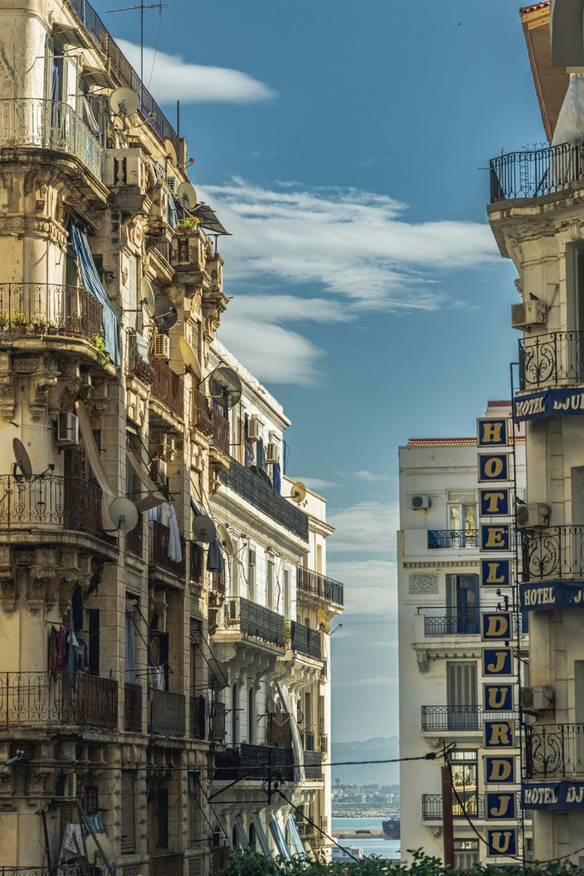 شرفات عمارة في الجزائر العاصمة
